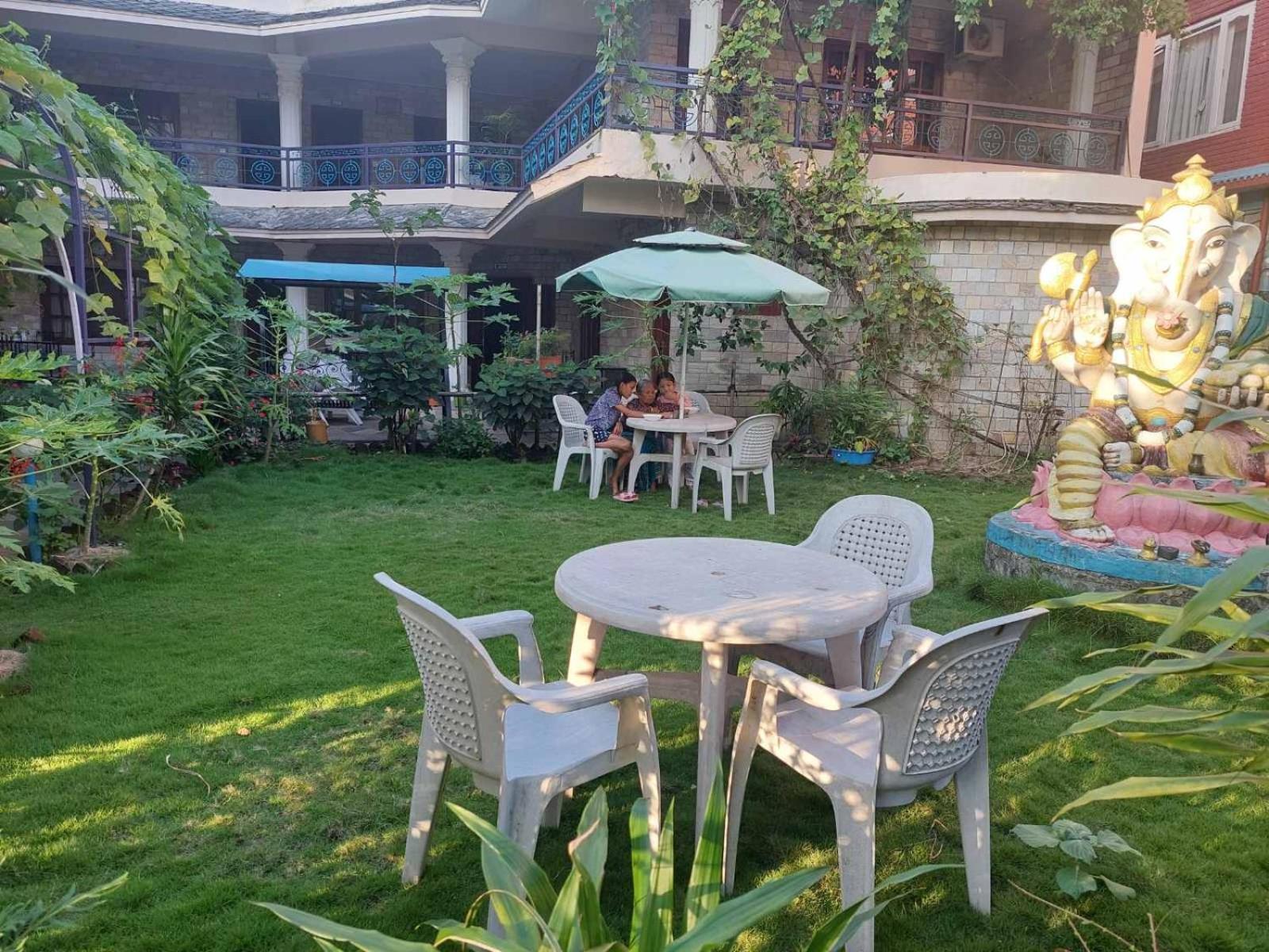 Blue Planet Lodge & Restaurant Pokhara Zewnętrze zdjęcie